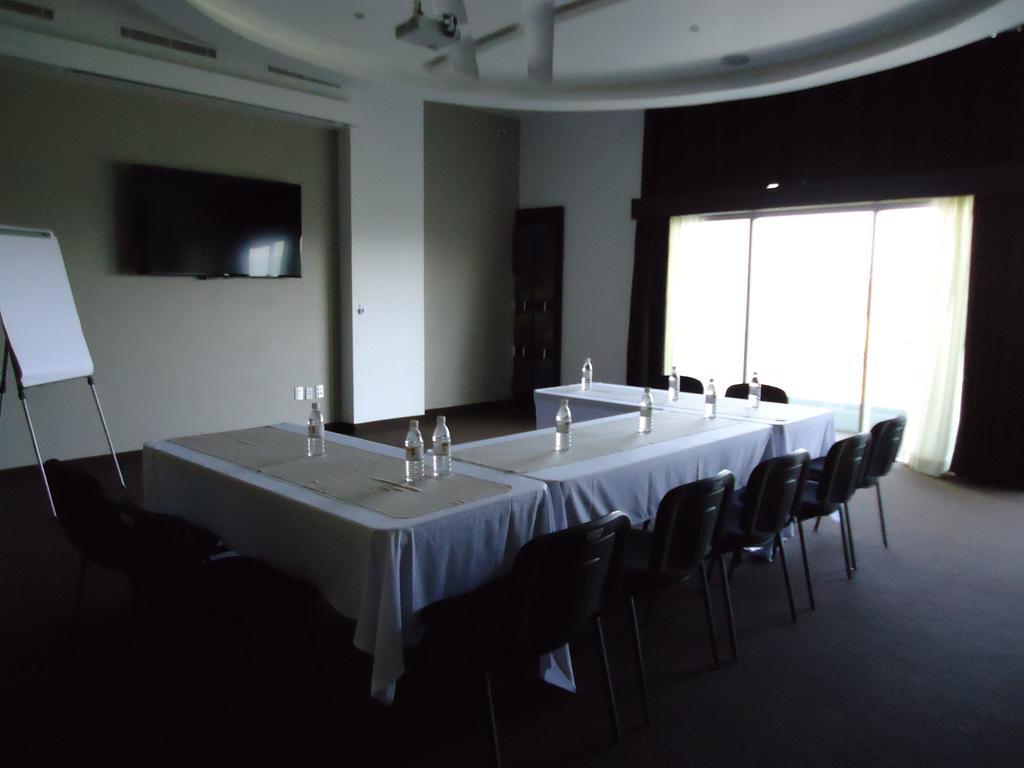 Hotel Real Alameda De Queretaro Luaran gambar