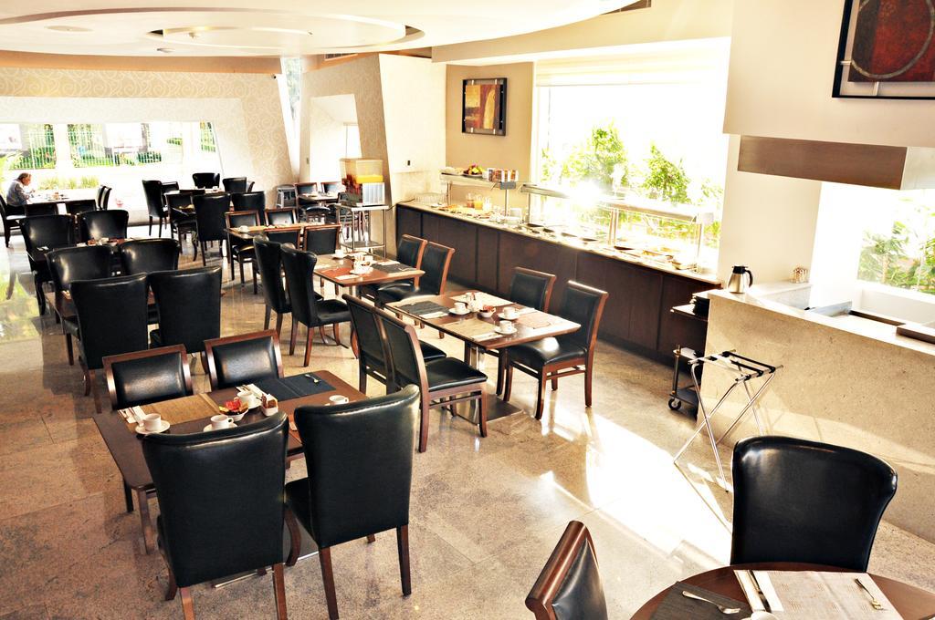 Hotel Real Alameda De Queretaro Luaran gambar