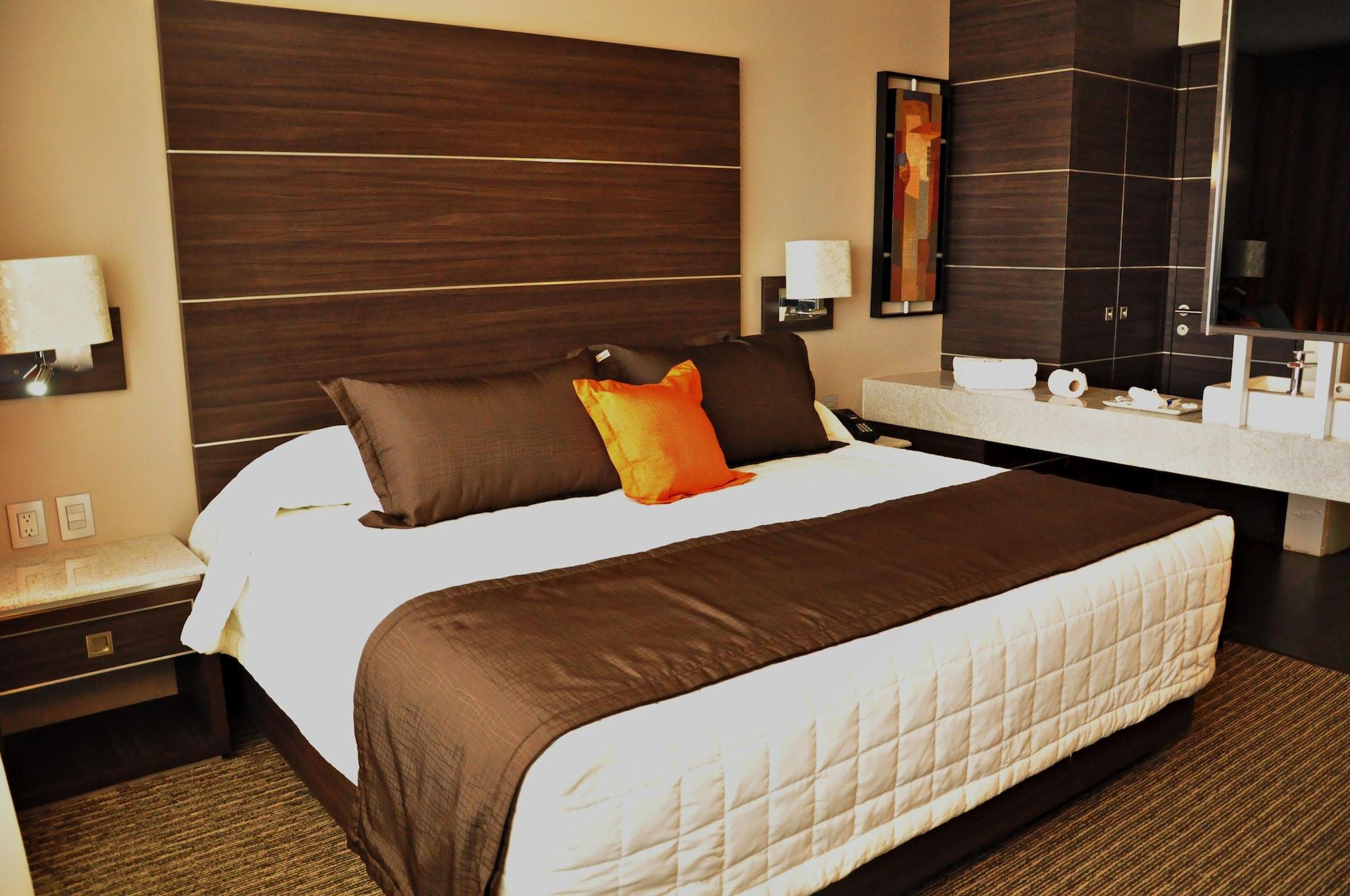 Hotel Real Alameda De Queretaro Luaran gambar