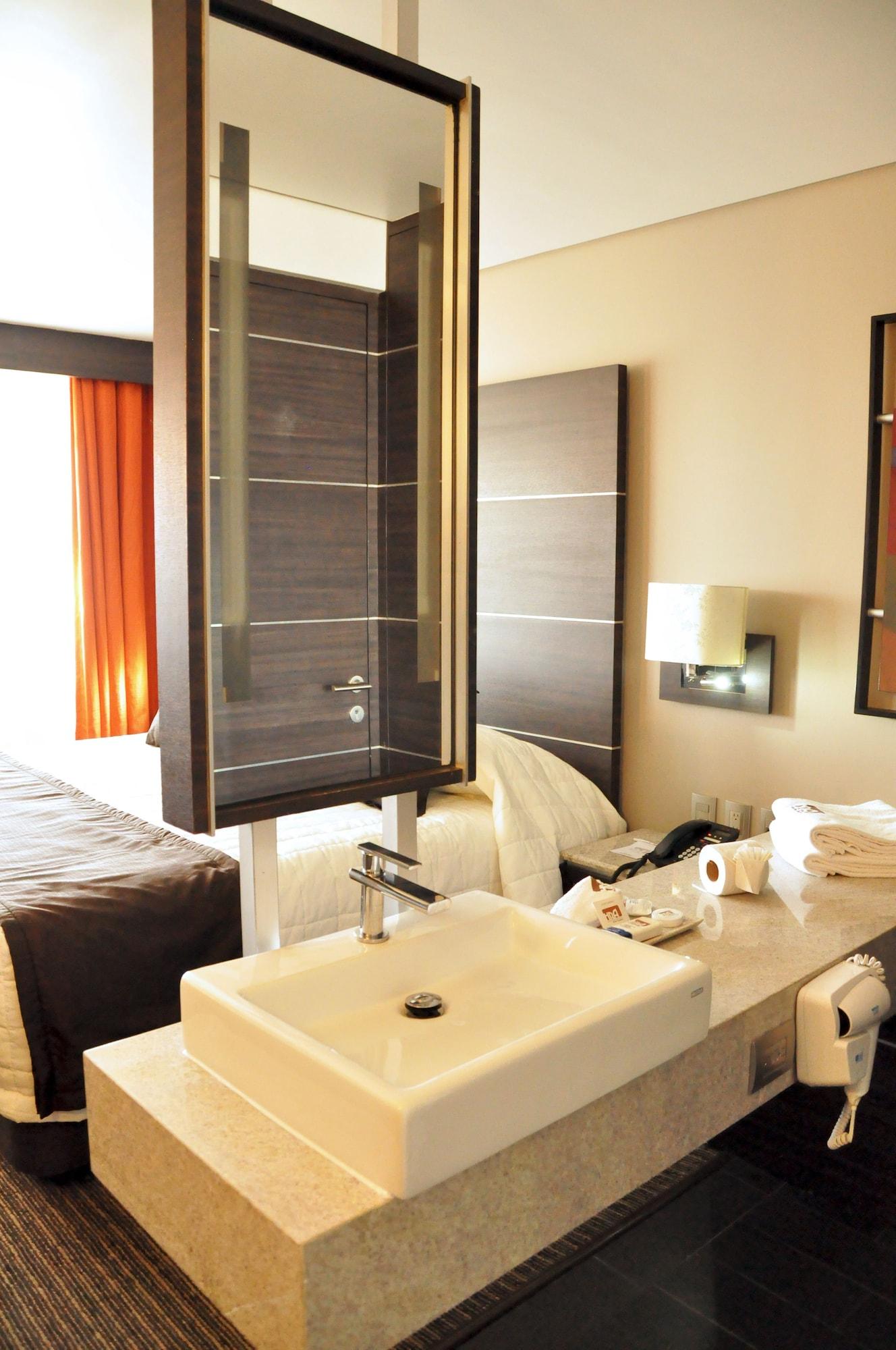 Hotel Real Alameda De Queretaro Luaran gambar