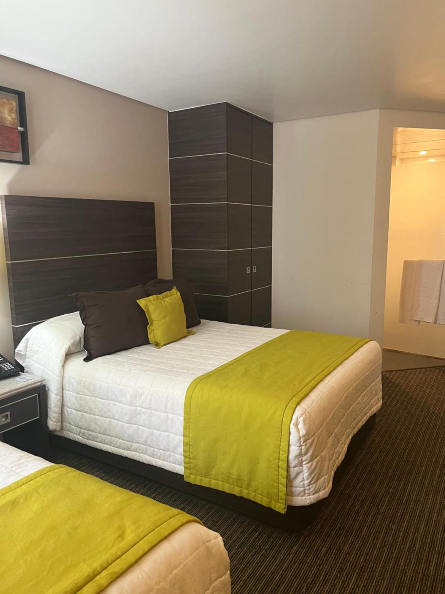 Hotel Real Alameda De Queretaro Luaran gambar